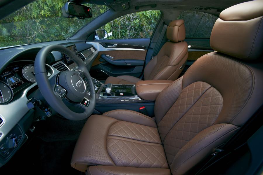 Интерьер Audi S8 (D4) 2012 года  (NA) (фото 20 из 53)
